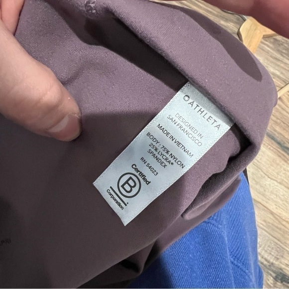 Athleta Salutation Stash Pocket II Capri Tight Leggings Volcanic Violet - Picture 9 of 14